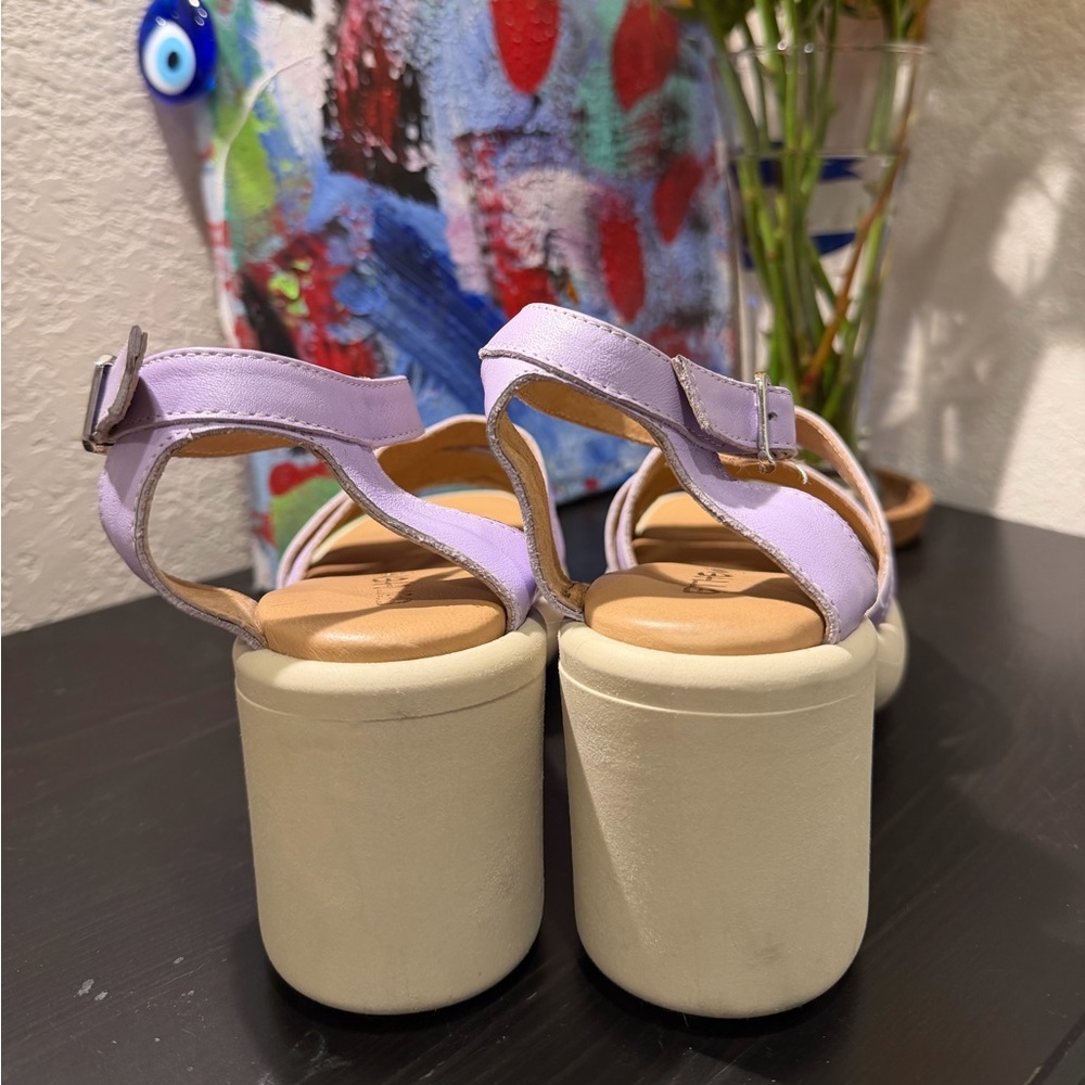 Italian Ethem Sample Pair Lavender Heeled Sandals - Picture 4 of 8